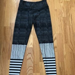 Onzie black and white leggings